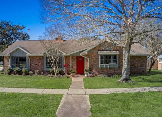 Property at 2001 Willow Wisp Dr, Seabrook, TX 77586, 3 beds, 2 baths