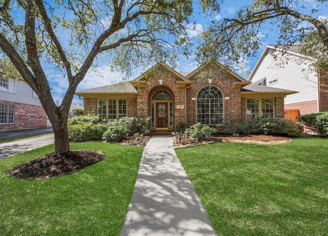 Property at 1119 Summer Brk, Sugar Land, TX 77479, 4 beds, 2.5 baths
