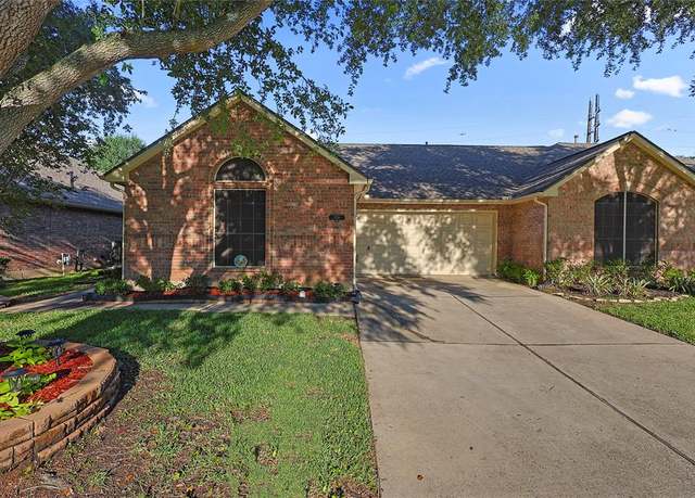 Property at 739 Apple Blossom Dr, Pearland, TX 77584, 3 beds, 2 baths