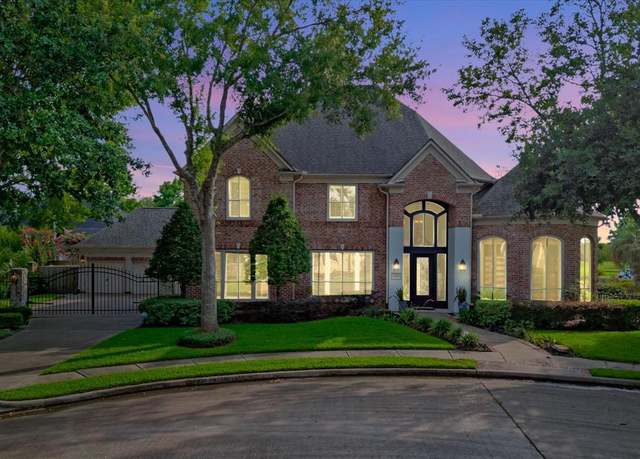 Property at 3719 Fall Grove Ct, Houston, TX 77059, 5 beds, 3.5 baths