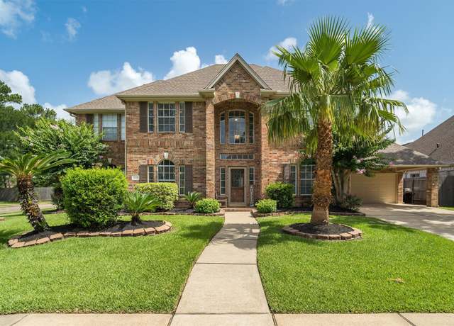 Property at 2328 N Lake Front Dr, League City, TX 77573, 6 beds, 3.5 baths
