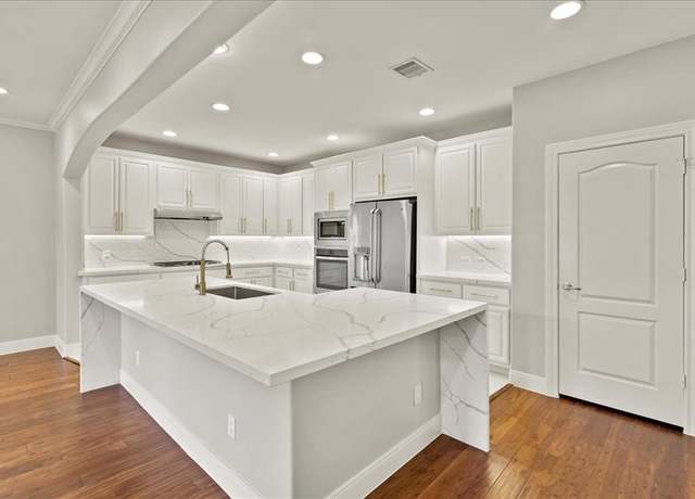 Property at 1518 Bingham St Unit B, Houston, TX 77007, 3 beds, 3.5 baths