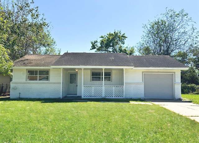 Property at 125 Bois D Arc St, Lake Jackson, TX 77566, 3 beds, 1 bath