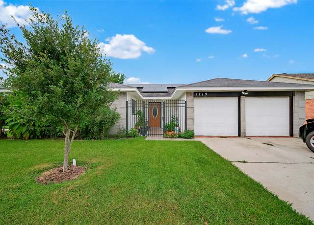 Property at 2719 Flintrock Cir, Houston, TX 77067, 3 beds, 2 baths