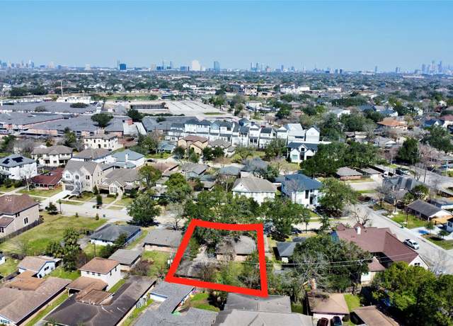 Property at 4009 Newshire Dr, Houston, TX 77025, 2 beds, 1.5 baths