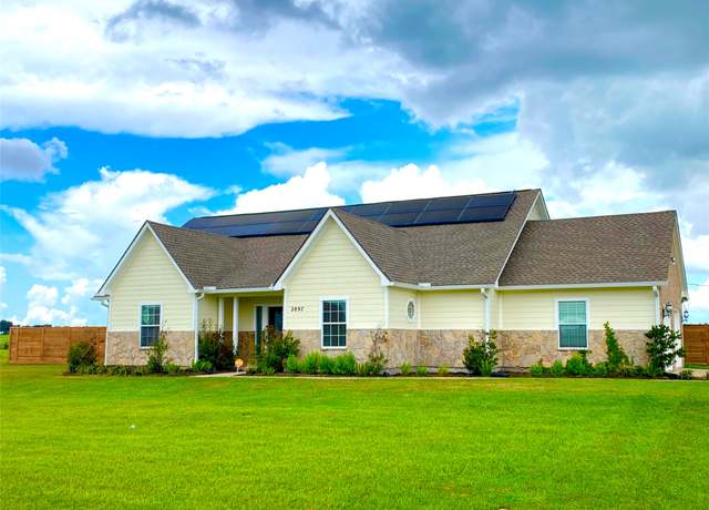 Property at 2897 Settlers Way Dr, Sealy, TX 77474, 4 beds, 2 baths