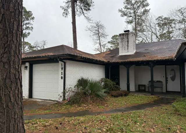 Property at 1710 Laurel Springs Ln, Houston, TX 77339, 3 beds, 2 baths