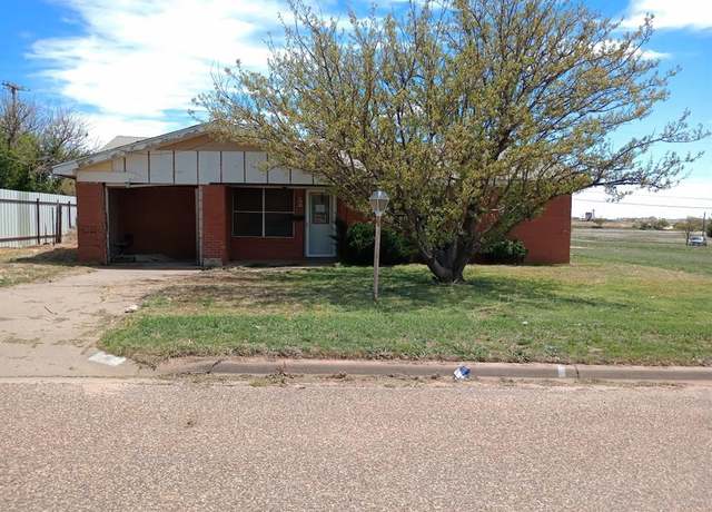 Property at 703 S Austin Ave, Tulia, TX 79088, 3 beds, 2 baths