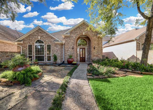 Property at 5022 Coral Gables Dr, Houston, TX 77069, 3 beds, 2.5 baths