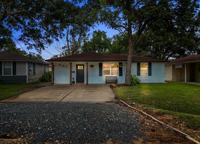 Property at 507 E Dumble St, Alvin, TX 77511, 3 beds, 2 baths