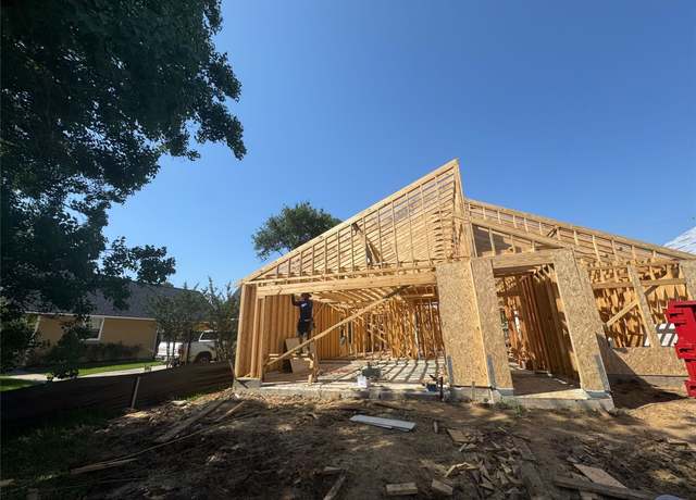 Property at 708 South Carroll St, La Porte, TX 77571, 4 beds, 2 baths