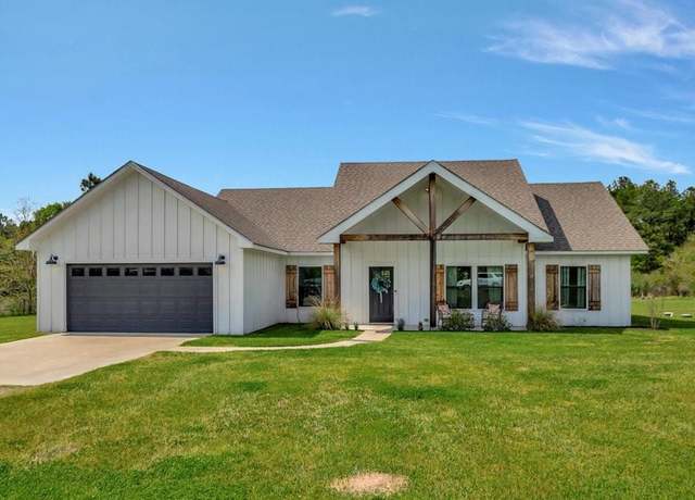 Property at 418 Smith Farm Rd, Lufkin, TX 75904, 3 beds, 2 baths