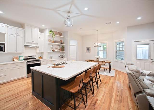 Property at 6914 Keller St, Houston, TX 77087, 3 beds, 2.5 baths