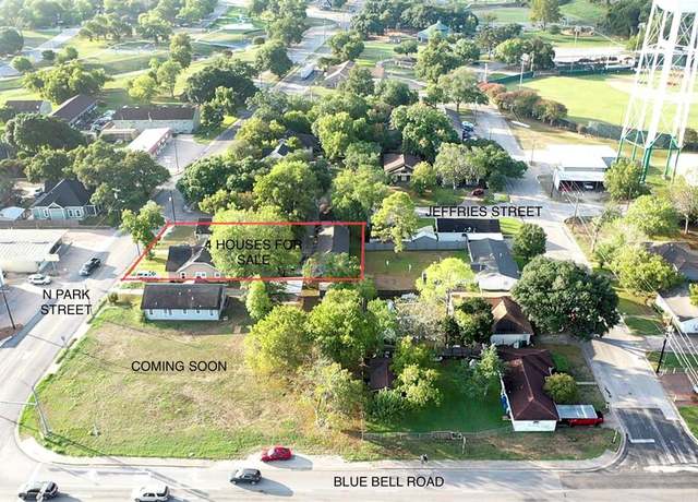 Property at 1003 N Park St, Brenham, TX 77833, 8 beds, 4 baths