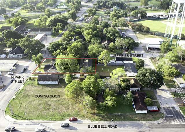 Property at 1003 N Park St, Brenham, TX 77833, 8 beds, 4 baths