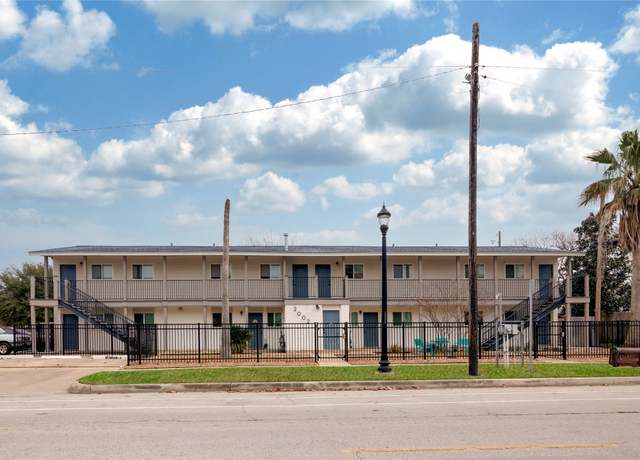 Property at 2002 27th St, Galveston, TX 77550, 2 beds, 1 bath