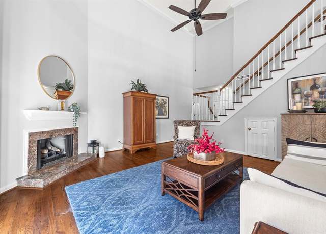 Property at 2113 Potomac Dr Unit D, Houston, TX 77057, 2 beds, 2.5 baths