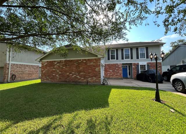 Property at 305 Bull Run Dr, League City, TX 77573, 4 beds, 2.5 baths