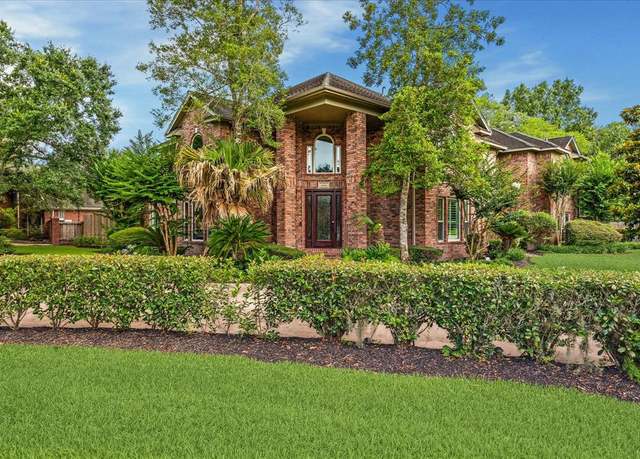 Property at 1902 Carriage Creek Ln, Friendswood, TX 77546, 4 beds, 3.5 baths