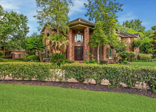 Property at 1902 Carriage Creek Ln, Friendswood, TX 77546, 4 beds, 3.5 baths