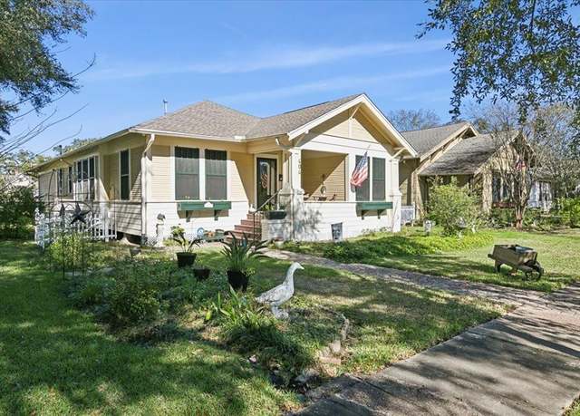 Property at 606 W Cherry Ave, Orange, TX 77630, 2 beds, 2 baths