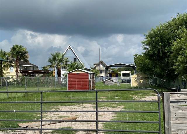 Property at 226 12th St, Dickinson, TX 77539