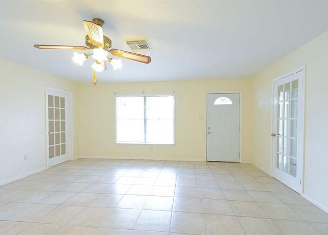 Property at 678 Edgebrook Dr, Houston, TX 77034, 4 beds, 2 baths