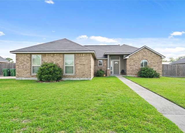 Property at 102 Ryan Dr, Dayton, TX 77535, 3 beds, 2 baths