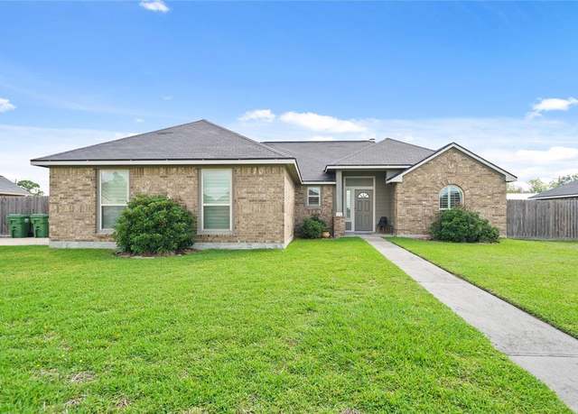 Property at 102 Ryan Dr, Dayton, TX 77535, 3 beds, 2 baths