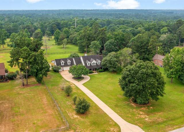 Property at 114 Leah Dr, Montgomery, TX 77316, 4 beds, 3.5 baths