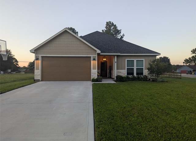 Property at 9 Alta Vis, Huntsville, TX 77340, 3 beds, 2 baths
