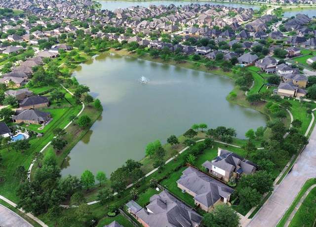 Property at 3009 Southern Chase Dr, Pearland, TX 77584, 5 beds, 3.5 baths