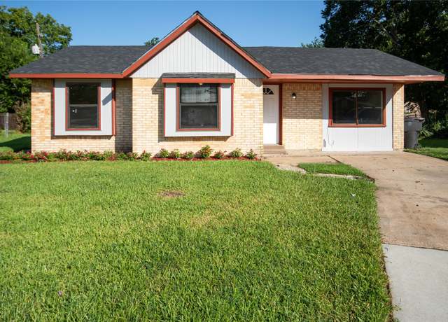 Property at 10902 Mosscrest Dr, Houston, TX 77048, 3 beds, 2 baths