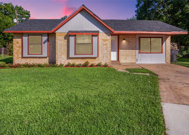 Property at 10902 Mosscrest Dr, Houston, TX 77048, 3 beds, 2 baths