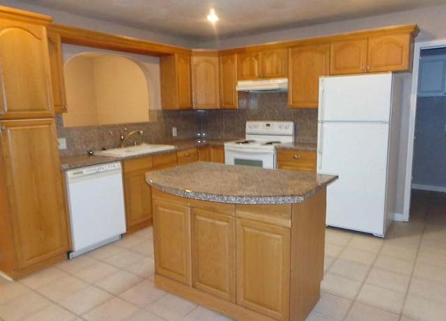 Property at 5753 Pinehurst Dr, Montgomery, TX 77316, 3 beds, 1 bath