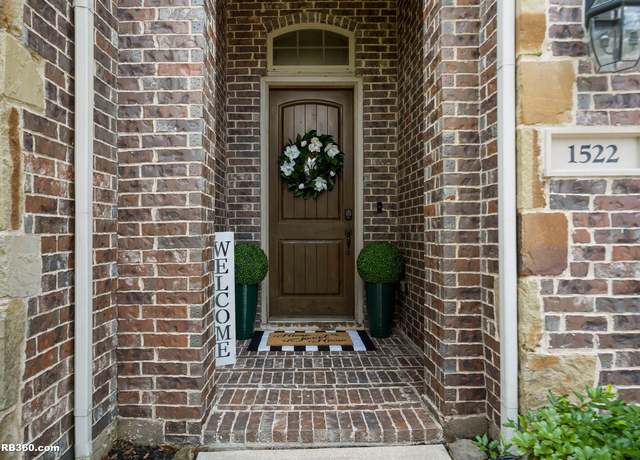 Property at 1522 Richland Hollow Ln, Friendswood, TX 77546, 4 beds, 3 baths