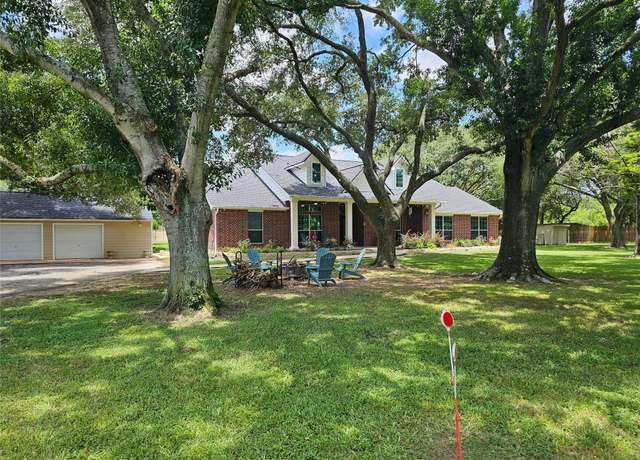 Property at 19407 Pine Tree Ln, Waller, TX 77484, 4 beds, 3.5 baths
