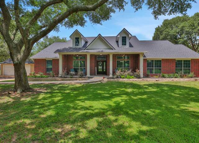 Property at 19407 Pine Tree Ln, Waller, TX 77484, 4 beds, 3.5 baths
