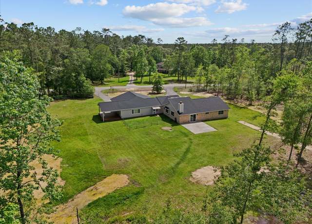 Property at 18003 Country Place Dr, Conroe, TX 77302, 3 beds, 2.5 baths