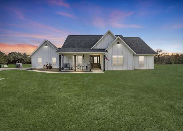 Property at 2016 E Grand Oaks Dr, Alleyton, TX 78935, 3 beds, 2.5 baths