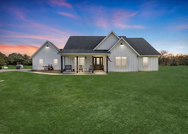 Property at 2016 E Grand Oaks Dr, Alleyton, TX 78935, 3 beds, 2.5 baths