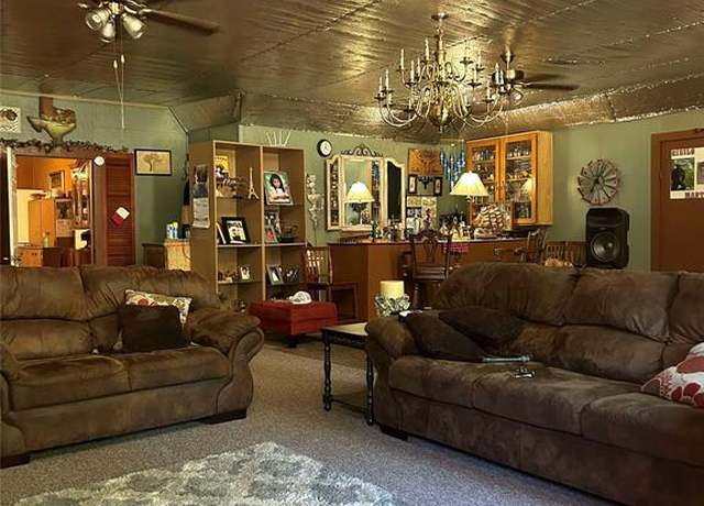 Property at 208 S Karnes Ave, Cameron, TX 76520, 5 beds, 2 baths
