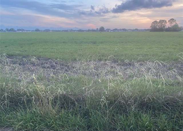 Property at 607 Longhorn Trl, Angleton, TX 77515