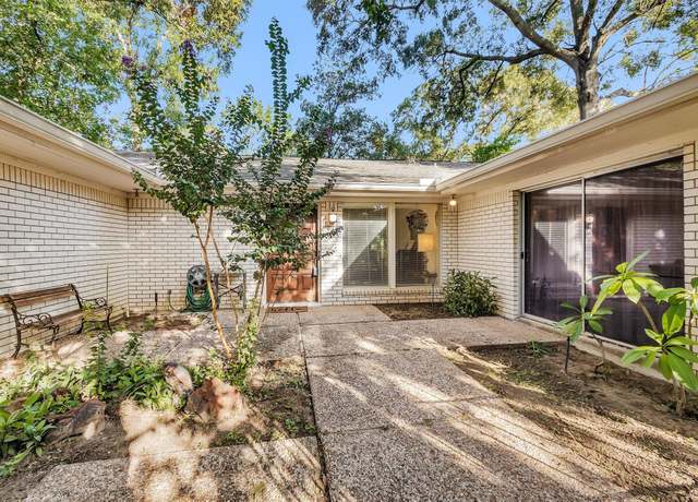 Property at 6 Winged Foot Dr, Conroe, TX 77304, 4 beds, 2.5 baths