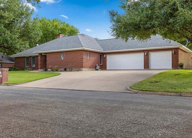 Property at 403 Gindler St, Weimar, TX 78962, 4 beds, 3 baths