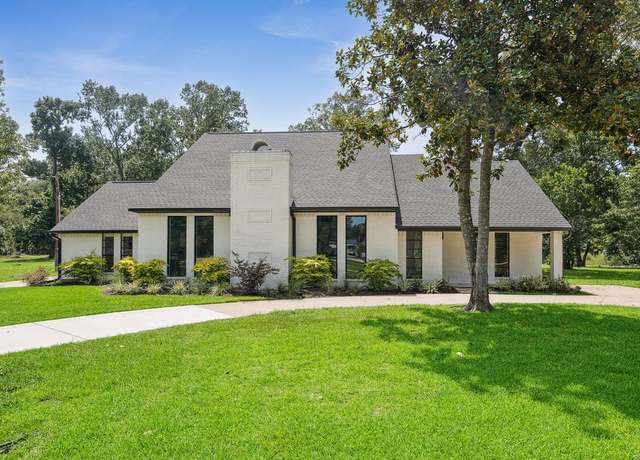 Property at 17940 Village Way, Conroe, TX 77302, 5 beds, 4 baths
