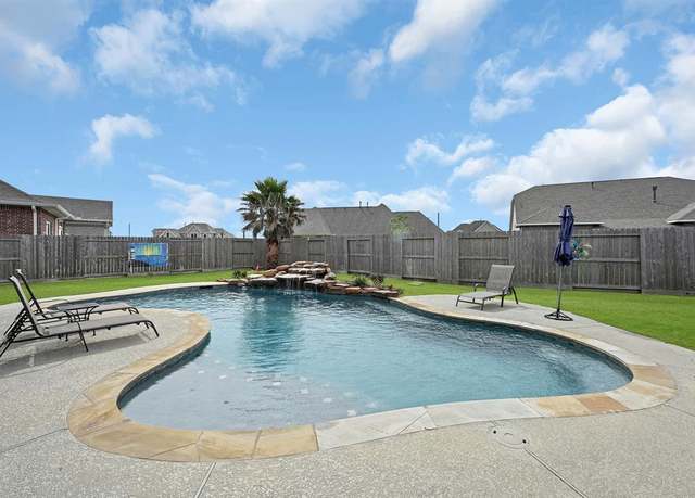 Property at 14402 Meadowlands Dr, Mont Belvieu, TX 77523, 5 beds, 3 baths
