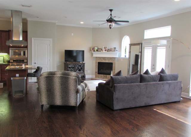 Property at 1510 Birdsall St, Houston, TX 77007, 3 beds, 3.5 baths