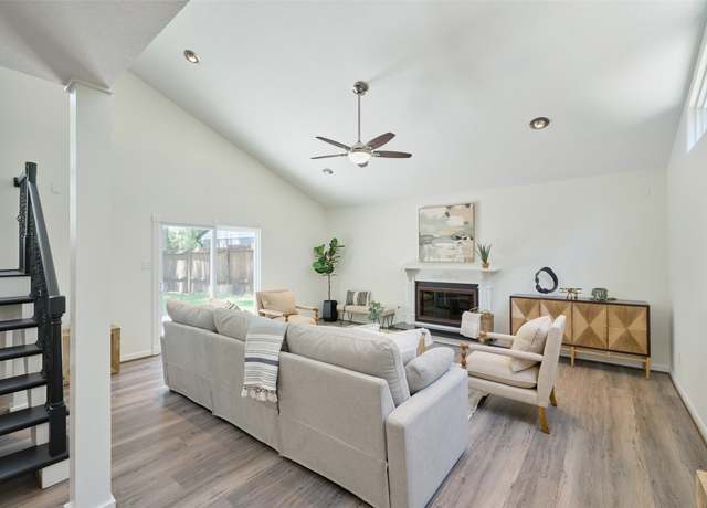 Property at 2514 Blackjack Oak Pl, The Woodlands, TX 77380, 4 beds, 2.5 baths