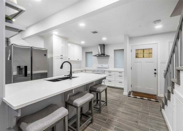 Property at 9501 Fondren Rd #9, Houston, TX 77074, 2 beds, 2.5 baths